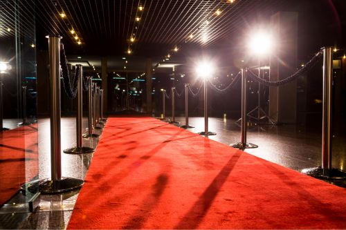 Oscary, celebryci i sława. Jak czerwony dywan stał się elementem kultury?