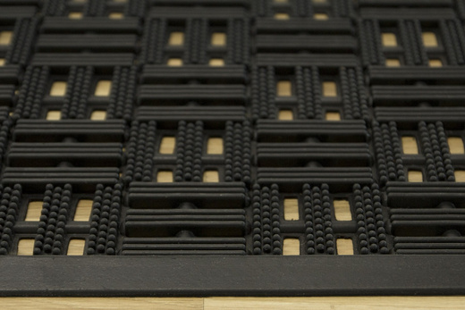 Wycieraczka gumowa czarna ażurowa Komo Paski