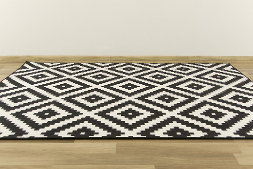 Wykładzina romby czarne szerokość 4 m