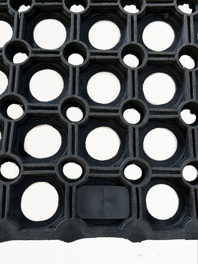 Mata Przerostowa Na Place Zabaw Ażurowa Gumowa Czarny