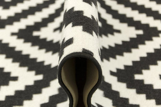 Wykładzina romby czarne szerokość 4 m