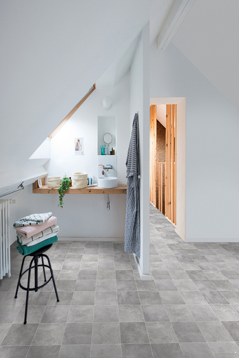 Wykładzina PCV Atlantic Zala 997M Szare Kwadratowe Płytki szerokość 1,5 m