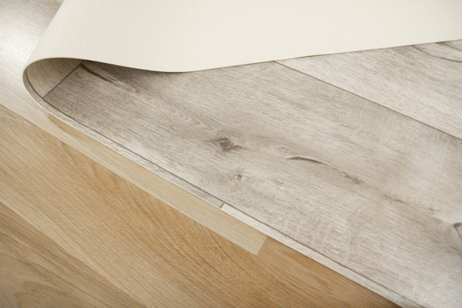 Wykładzina PCV Bartesa Cracked Oak 990M Szary Krem Beż szerokość 4 m