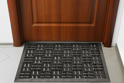 Wycieraczka gumowa czarna ażurowa Komo Paski