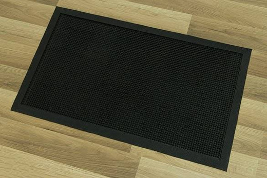 Wycieraczka gumowa bolce z ramką