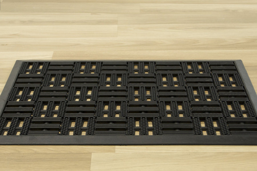 Wycieraczka gumowa czarna ażurowa Komo Paski